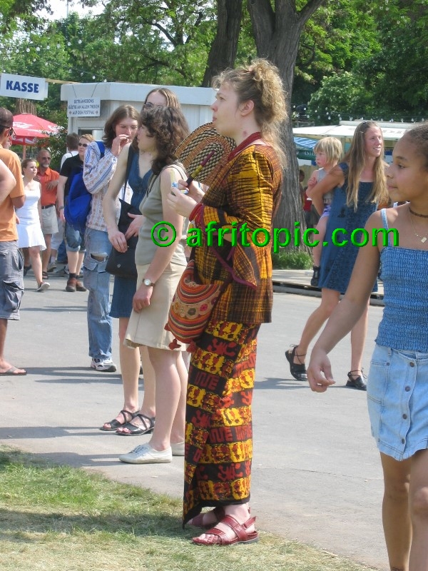 ../Images/AfricaFestival-27-28May05 255.jpg